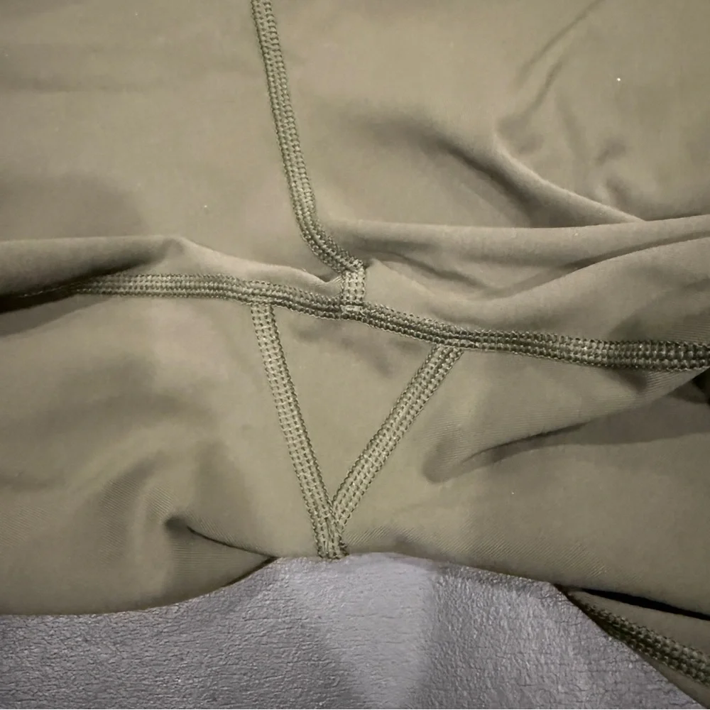 Lululemon Green and Black Smooth Stride Crop